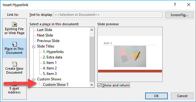 PowerPoint interface showing how to link to a custom show